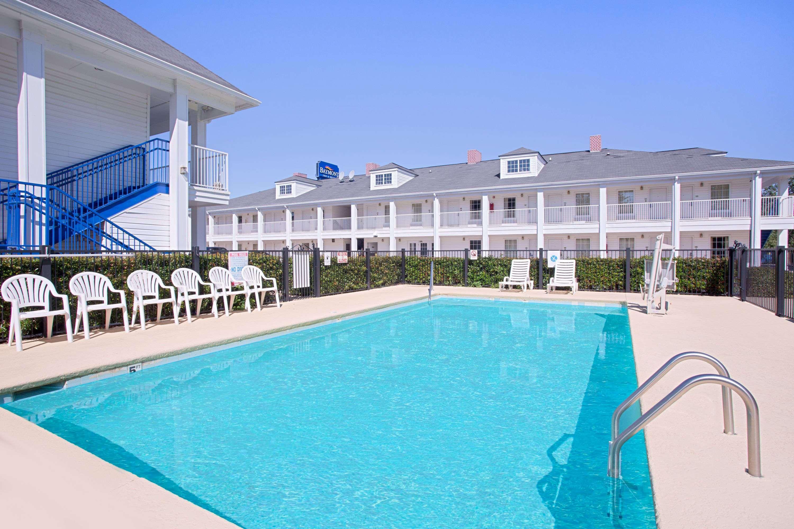 Baymont By Wyndham Forest Motel
