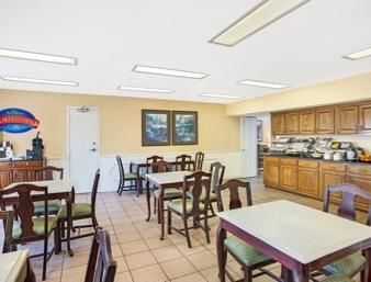 Motel Baymont By Wyndham Forest